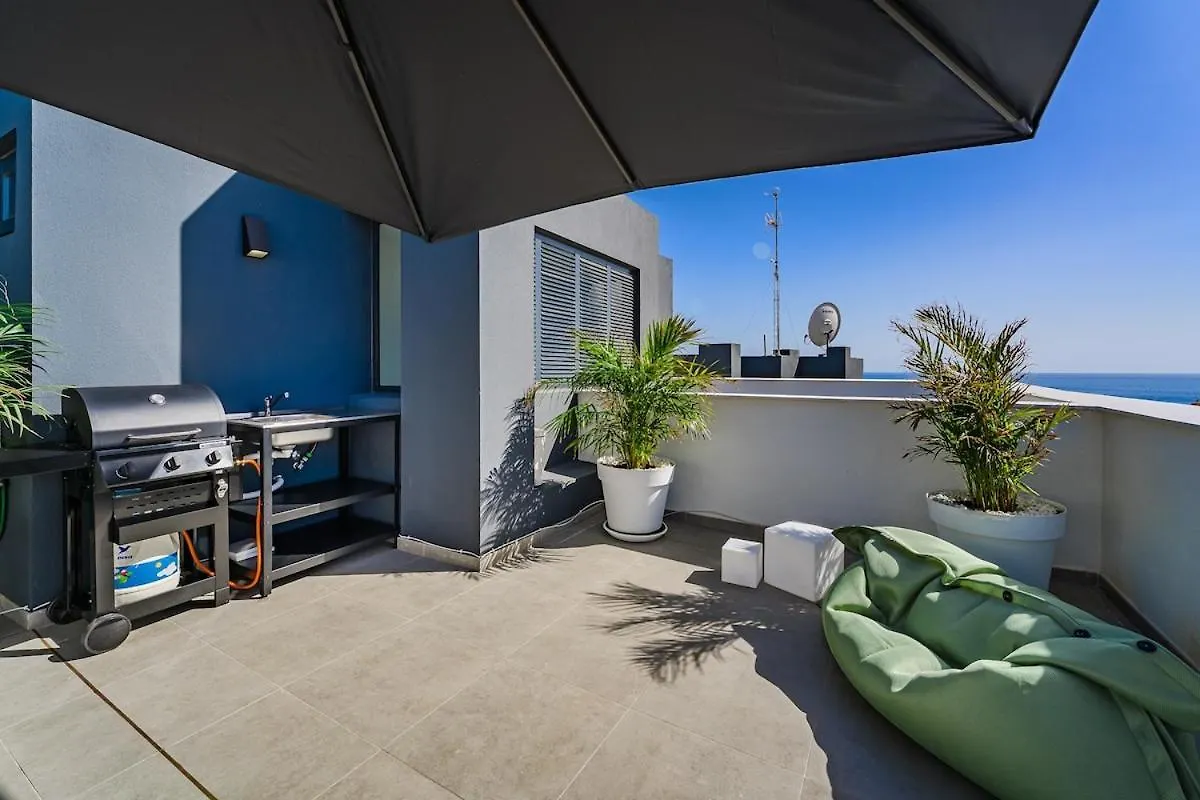 Cozy 2-Br Penthouse With Private Rooftop Terrace غيا ذي إسورا 0*,  إسبانيا