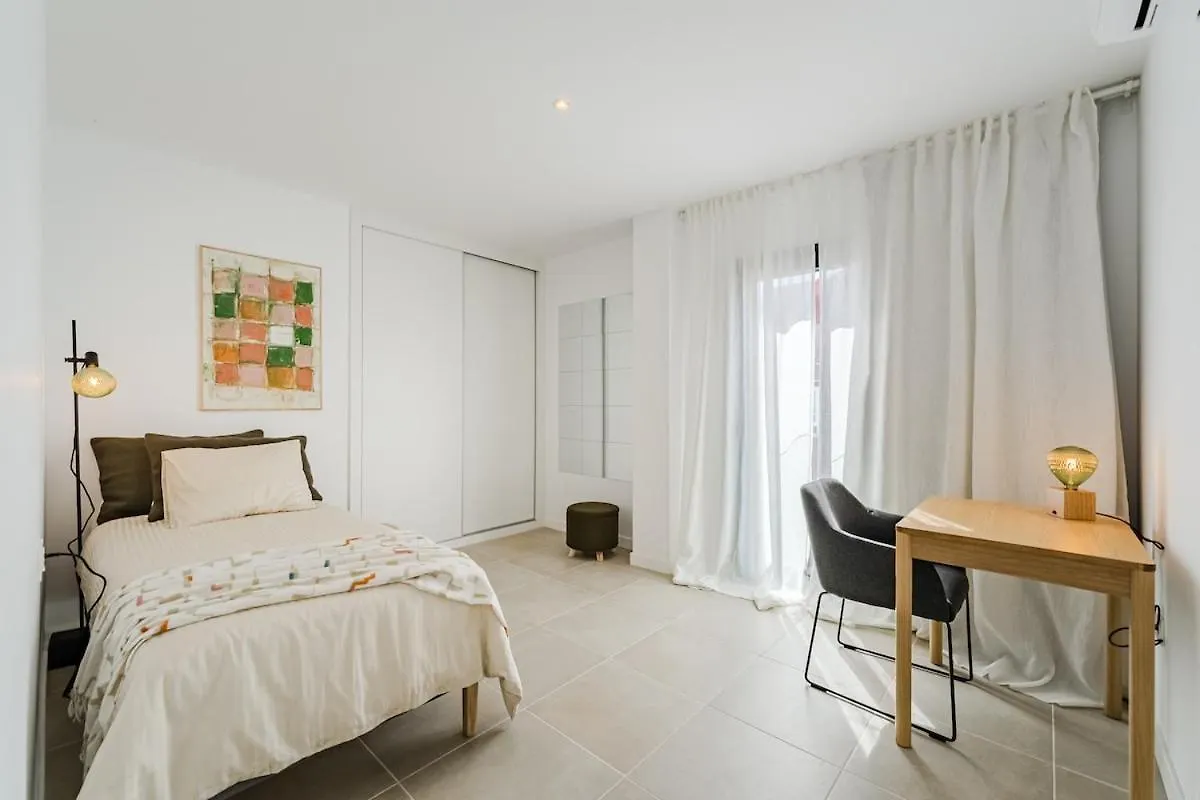 Cozy 2-Br Penthouse With Private Rooftop Terrace غيا ذي إسورا