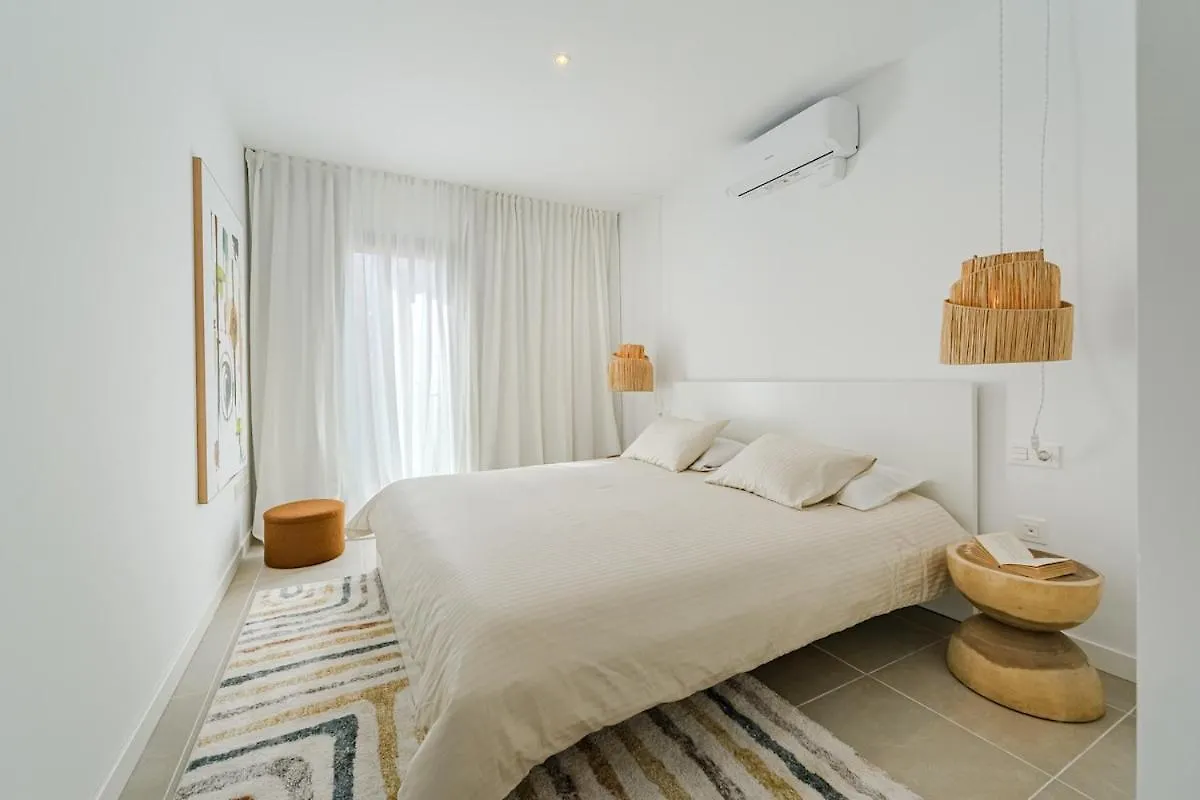 Cozy 2-Br Penthouse With Private Rooftop Terrace ギア・デ・イソラ アパート