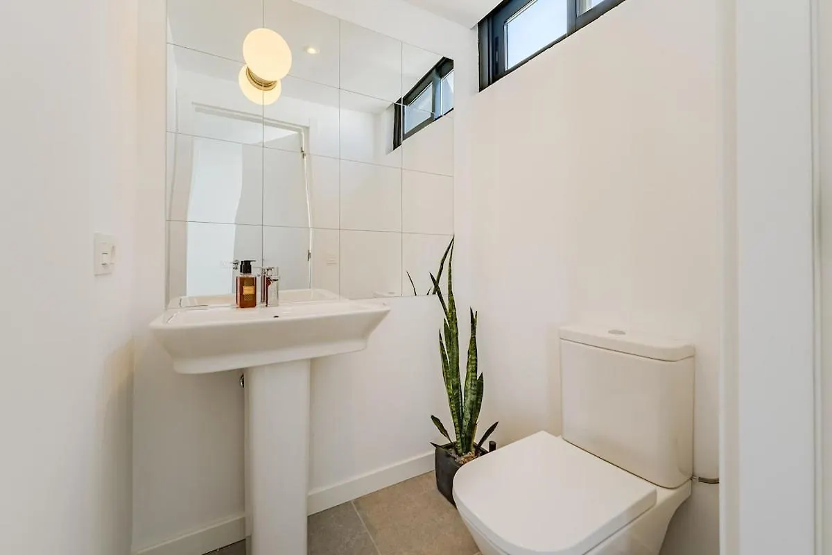 Cozy 2-Br Penthouse With Private Rooftop Terrace ギア・デ・イソラ アパート