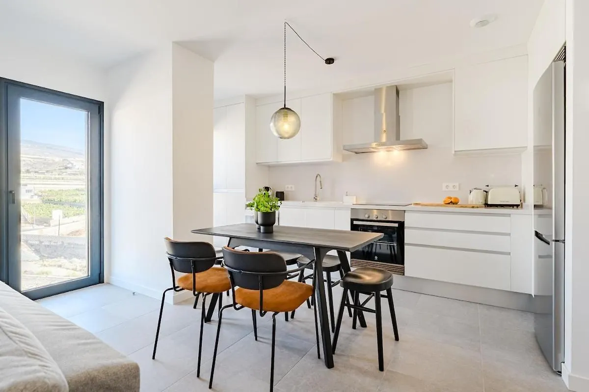 アパート Cozy 2-Br Penthouse With Private Rooftop Terrace ギア・デ・イソラ スペイン