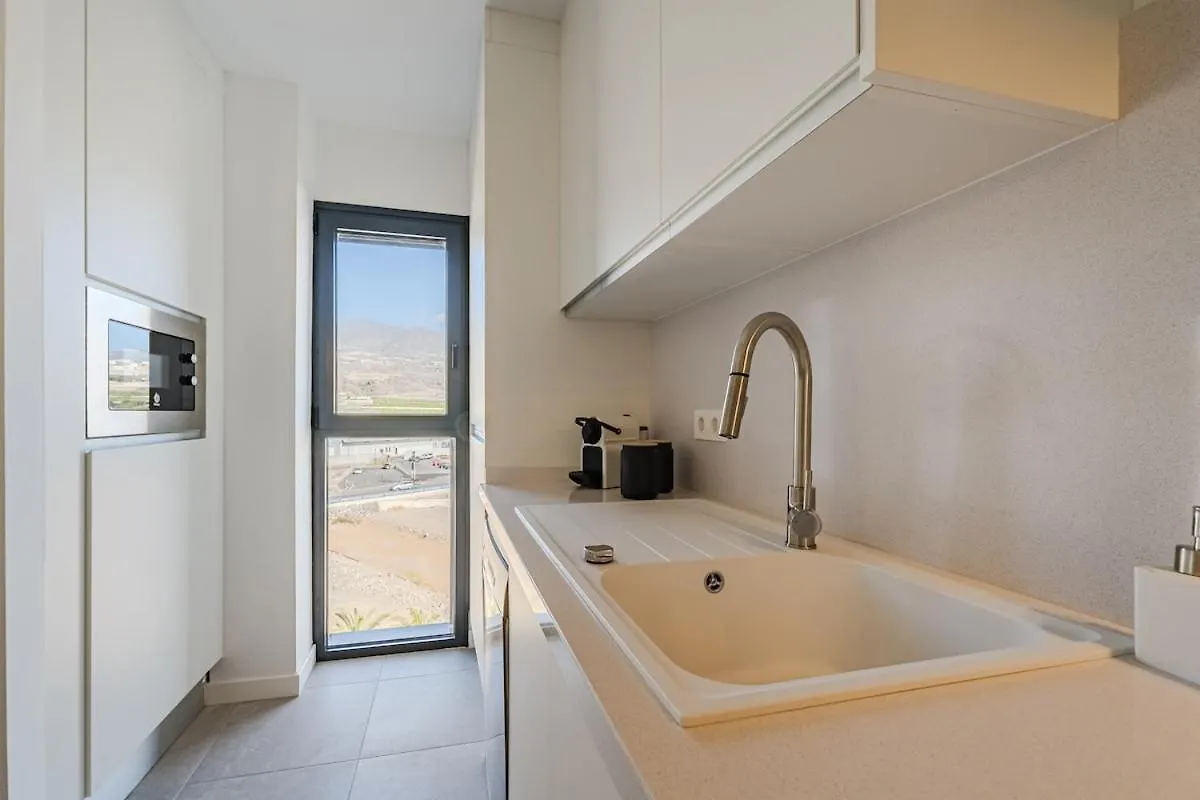 Cozy 2-Br Penthouse With Private Rooftop Terrace ギア・デ・イソラ 0*,