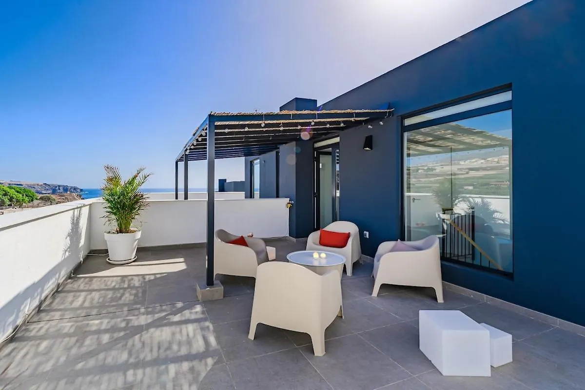 Cozy 2-Br Penthouse With Private Rooftop Terrace location